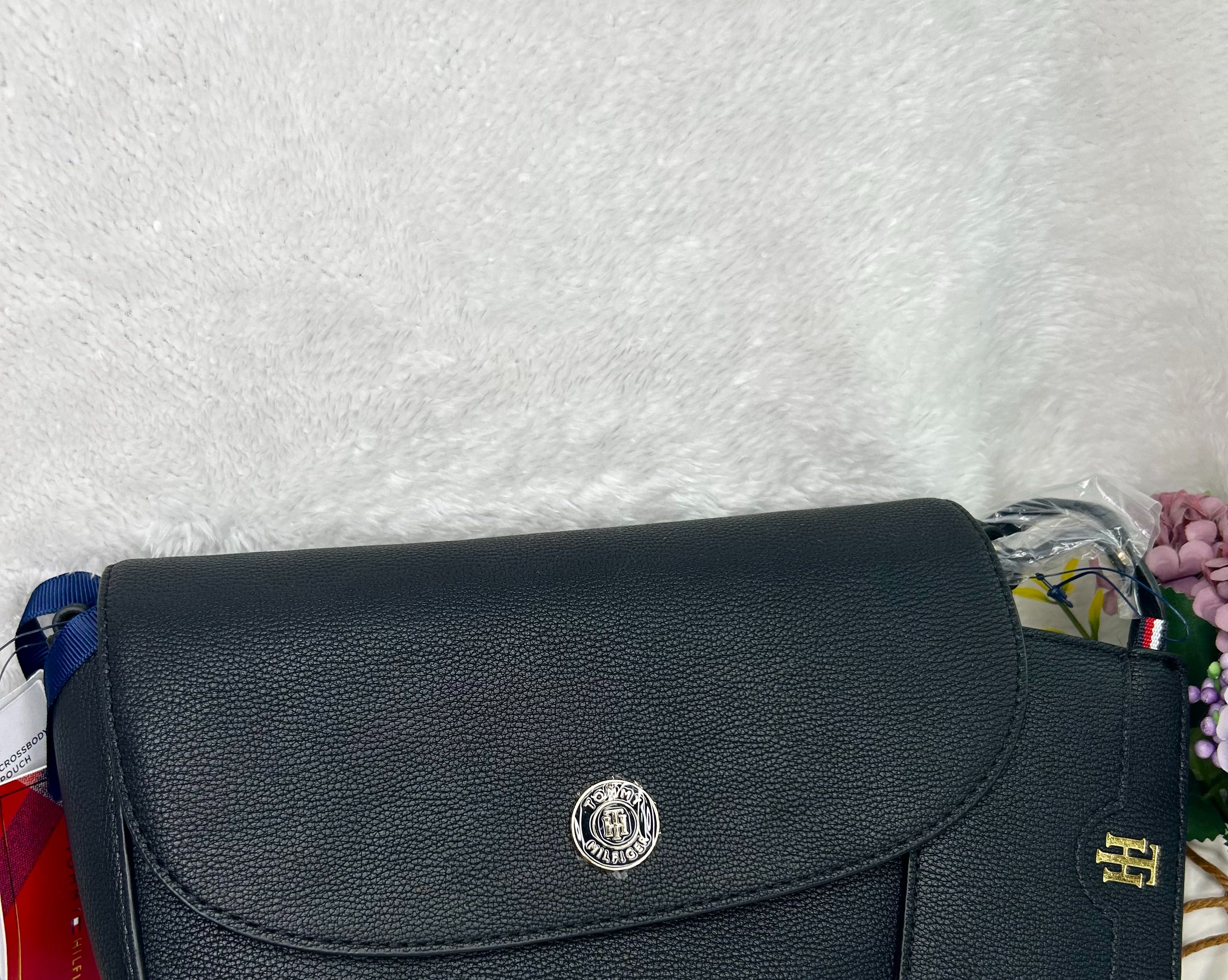 Crossbody + Tarjetero Negro TH