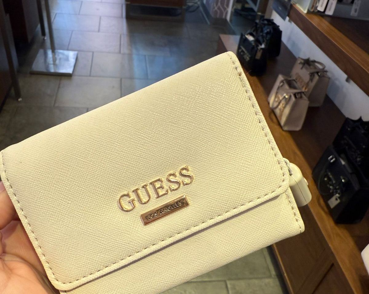 Billetera Vainilla Guess