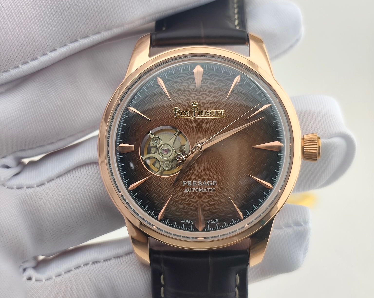 DP Social Tourbillion Couro